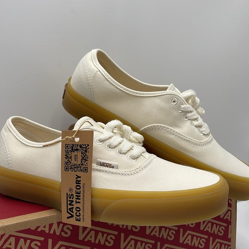 Vans WMNS Authentic
Eco Theory In Our Hands White 
VN0A5KRDTBD
Sneakers - Picture 5 of 16